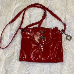 NWOT Nine West crossbody bag with 2 zippered pockets & 4 other pockets